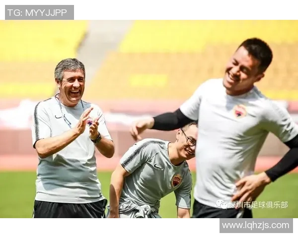 卡罗与足球明星的精彩瞬间:一组珍贵照片背后的故事与回忆 卡罗与足球明星的精彩瞬间:一组珍贵照片背后的故事与回忆